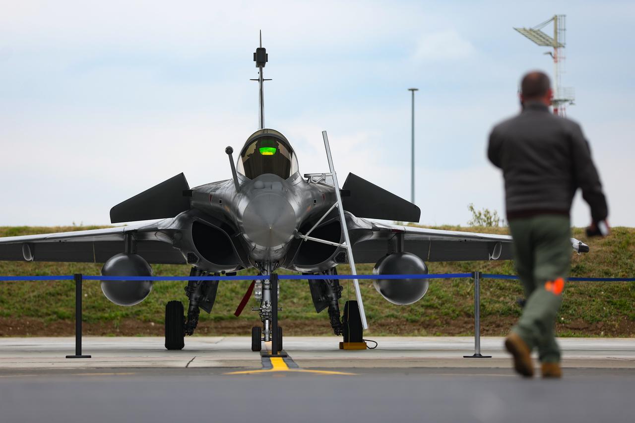 Zagreb: Rafalei će, dok nisu u zraku, biti parkirani u hangarima u vojarni